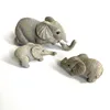 Dekorativa föremål Figurer 1 Piece Elephants Mother Hanging 2Babies Figurine Harts Craft Ornament Miniatures Crafts Gifts Animal Home Decoration 220919