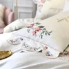 Ensembles de literie Quatre Saisons Blanc Rose 100S Coton Égyptien Fleurs Broderie Fille Ensemble Housse de Couette Drap de Lit Taies D'oreiller Textiles de Maison