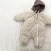 Rompers maluch maluch w dół bawełny stały urodzony chłopiec dziewczyna z kapturem ubrania śnieżne kombinezon zimowy kombinezon zagęszcza ciepłą warstwę od 0-24m 220919