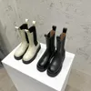 Europejski projektantki Krótkie buty Martin Bots Slip na owczej skórze buty do szycia miękkie skórzane dekoracje liste