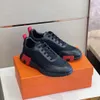 Designer Fritidsskor Studsande Sneakers Olika stilar Atletisk Sko Herr Löpare Bounce Sneaker Antisladd Lätt sula Platt plattform Mocka Trainers