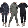 Giacche da uomo 5XL Abbigliamento tattico Giacche Pantaloni Uomo Giacca in pile Esercito Antivento Camo Tuta da caccia Giacca a vento Militare Escursionismo Soft Shell 220919