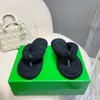 Europ Slipper Dokuma Havlu Kumaş Flip Flops Plaj Erkek ve Kadınlar Büyük Kafa Terlik Kadife Scuffs Çapraz Tasarım Yüzme Havuzu Partisi Çift Ayakkabı Büyük Renk Eşleşmesi