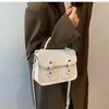 HBP Popolari borse a tracolla retrò da donna 2022 New Explosive Messenger Handbag Temperament Portable Small Square Bag