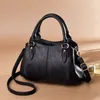 Mulheres Inclinadas Bolsas de ombro Moda Bola feminina casual Bola pequena bolsa Tootes de alta capacidade de couro genuíno grande volume de telefone para celulares de celular Black 2674