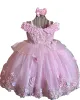 2023 Härlig lila Lanvender Pink Flower Girls Dresses Off Shoulder Tulle spets 3d Floral Flowers Crystal Pärlor Pärlor Golvlängd Barn födelsedagsflicka Pageantklänningar