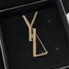 Luxury Designer Men Womens Brooch Pins Brand Classic Gold Letter Brooch Pin Suit Dress Pins For Lady Specifications Designer Jewelry