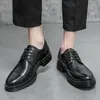 Männer mit dick solchen Brogues hohlen PU-Festkörper-einfache und vielseitige Schnürposped Casual Lederschuhe AD166 9573 1FCA