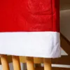 Funda navideña para silla no tejida, sombrero de Papá Noel, fundas para sillas de comedor, decoración trasera de silla roja de Navidad