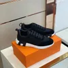 Designer Fritidsskor Studsande Sneakers Olika stilar Atletisk Sko Herr Löpare Bounce Sneaker Antisladd Lätt sula Platt plattform Mocka Trainers