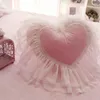 Travesseiro /renda decorativa jardim coreano amor em forma de coração Princess Girl Gift Gift Coral Velvet Sofá Bed Room dec com preenchimento FG164C