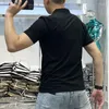 Polos pour hommes strass manches courtes chemises à revers mince lettre broderie chemise pour hommes mode coréenne affaires décontracté vêtements masculins