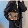 HBP Popolari borse a tracolla retrò da donna 2022 New Explosive Messenger Handbag Temperament Portable Small Square Bag