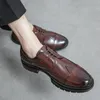 Männer mit dick solchen Brogues hohlen PU-Festkörper-einfache und vielseitige Schnürposped Casual Lederschuhe AD166 9573 1FCA