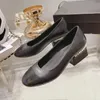 Nouvelles chaussures pour femmes en cuir authentique 4,5 cm de haut rugueux Suivez les talons printemps automne design de luxe de luxe Pumps chaussures de chaussures taille 35-40