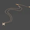 Womens Designer Necklaces Iced Out Pendant V Letter Fashion Four-leaf Clover Necklace Jewelry239y