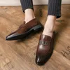 Scarpe da uomo di lusso Mocassini Fibbia in metallo Tacco piatto a punta decorativo Moda Classico Ufficio Professionale Comode scarpe casual slip-on Taglia grande 37-45