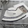 Cappelli lavorati a maglia del nuovo cappello della benna del progettista per i cappucci degli uomini del berretto da baseball di Tophat di modo della lettera di 2 colori delle donne