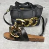 Terlik toptan tasarımcı zinciri slayt kadın bayanlar mantar sandalet ayakkabı ve çanta set sırt çantası eşleşmesi