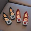Tênis sapatos infantis sapatos primavera moda princesa vestido bebê garotas de patentes Mary Jane Heel Médio Red Sole Sole 220920
