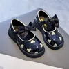 Sneakers flickor läder skor vår mode söta barn grunt blandad baby prinsessa mjuk kärlek med bow sweet mary janes 220920