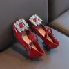 Tênis sapatos infantis sapatos primavera moda princesa vestido bebê garotas de patentes Mary Jane Heel Médio Red Sole Sole 220920