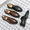 Luxury Bullock Designer Sapatos casuais homens Pu Solid Color British esculpido dedo pontado de ded￣o cl￡ssico cl￡ssico confort￡vel diariamente desgaste grande 37-46
