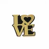 Broches romantique Style classique miroir or lettres d'amour broche acrylique pour les femmes saint valentin mode bijoux cadeau