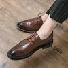 Imprimer Designer Casual Mode Brogue Chaussures Hommes PU Couleur Unie Britannique Sculpté Bout Pointu Dentelle Classique Confortable Usage Quotidien Grande Taille 37-46