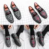 High-end randiga tryckta herrskor Loafers pekade Toeflat Heels Fashion Classic Office Dagliga bekväma loafers i full storlek 38-47