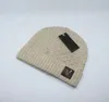 Nouveau luxe tricoté chapeau mode hommes femmes lettre impression chapeau mode conception élastique simple écharpe à carreaux couple multicolore coupe-vent chaud chapeaux