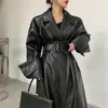 Pelle da donna Faux Lautaro Trench lungo in pelle oversize per donna manica lunga risvolto vestibilità ampia Autunno Elegante abbigliamento nero streetwear 220919