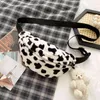 Borsa da cintura in peluche invernale da donna Modello leopardato Marsupi Stampa latte di mucca Petto morbido Pelliccia calda Vita s Catena femminile J220705