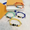 Charm Bracelets 럭셔리 디자이너 팔찌 부부 핸드 로프 뱅글 뱅글 뱅글 뱅글 뱅글 디자인 트렌디 패션 레터 6 색을 선택할 수 있습니다.