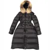 デザイナーの女性のダウンジャケット刺繍バッジ冬のコート長い毛皮の襟女性冬のコート