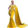 Günlük Elbiseler Altın Partisi Yüksek Boyun Boncuklu Rhines Denizkızı Prom Elbise Cape Uzun Kollu Saten Arapça Dubai7768226