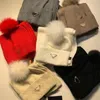 Designer Unisex Winter Scarf Skull Hat Knit Hats Set Luxury Cashmere Knit Men Ladies Couple Scarfs Ball Cap Beanie