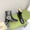 Europäische Designer-Damen-Kurzstiefel, Martin-Ringschnalle, Dekorationsstiefel auf Schaffell, klassische Schuhe, weiches Leder, Buchstabe dick, klobiger Absatz, Mode