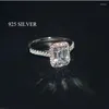 حلقات الكتلة الفاخرة الزمرد قطع 2CT الماس CZ RING حلقة الذهب الأبيض مشاركة مشاركة فرقة الزفاف للنساء مجوهرات حفلات الزفاف