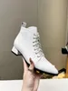 Designer Botas femininas Marca Brand Black Leather Boots Zipper branco Gold Shoes vers￡teis Sapatos vers￡teis inverno n￣o deslizamento resistente a desgaste