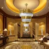 シャンデリア豪華なゴールドLEDホールリビングルームのシャンデリアラージトップロングクリスタルハンギングランプ階段照明磨き鋼光