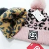Nuovo cappello a maglia Cappuccio di stampa alla moda Capo di stampa popolare Imited Mmink Cappelli caldi e arricciati di alta qualit￠ Cappelli di beanie di alta qualit￠ Personalizzazione Coppia Street Style.