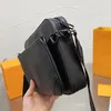 Erkekler Omuz Çantaları Lüks Tasarımcı Çapraz Vücut Çanta Kadın Crossbody Çanta 3 Adet Set Tuval Deri Zincir Çanta Harf Kabartma Siyah