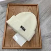 Tasarımcı Bonnet Beanie Beanie Kış Kafatası Şapkası Kadın Erkekler Örme Kapak Moda Marka Kaşmir Sıradan Kapaklar Yüksek Kaliteli Açık