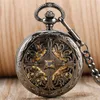 Pocket Watches Vintage Elegant Black Hollow Pattern Automatisk mekanisk klocka Golden Skeleton Roman Normals Sj￤lvlindande pendellklocka