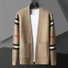 Herrtr￶jor Autumn Winter Designer Cardigan Plus Size Stricked Color Knit Jacket England Style Pocket Men Fashion M￤rke 220920