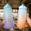 Wasserflaschen 2L Große Kapazität Flasche Stroh Tasse Hochtemperatur-Kunststoff Zeitskala Frosted Outdoor Sports Student Paar