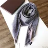 2022 Écharpe Pour Hommes et Femmes Surdimensionné Classique Vérifier Châles Foulards Designer luxe Or fil d'argent à carreaux Châle taille 140x140CM baiying