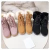 Stivali da donna pastore australiano Stivaletti con fodera in lana di shearling Stivaletti in pelle scamosciata Caviglia corta Designer AU Stivaletti invernali con risvolto Scarpe Mina con lacci