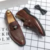 Brittisk stil loafers m￤n skor mode fast f￤rg pu kurva m￶nster metall b￤lte dekoration aff￤r casual daglig all-match ad169